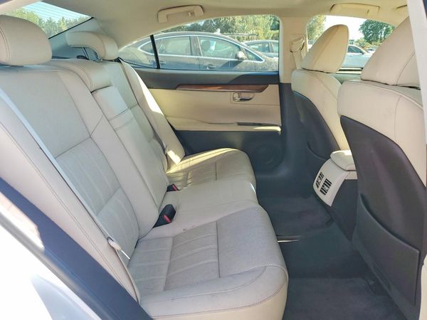 2017 LEXUS ES 300h