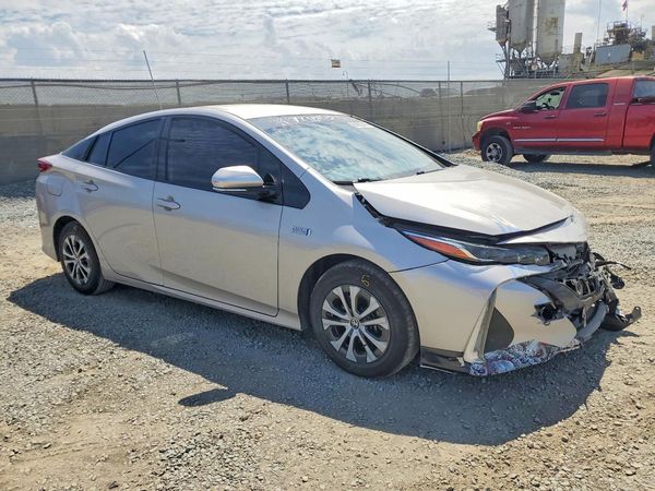 2020 TOYOTA PRIUS — Passenger 3/4