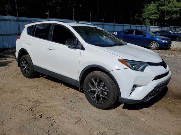 2017 TOYOTA RAV4 SE