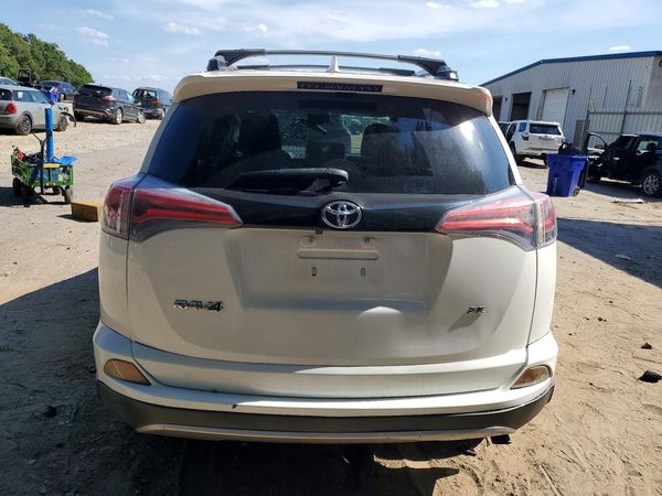2017 TOYOTA RAV4 SE
