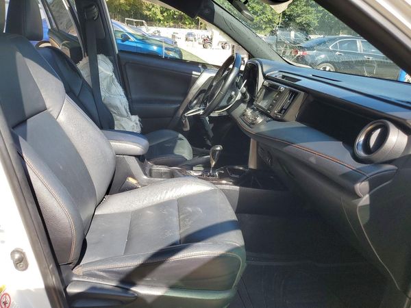 2017 TOYOTA RAV4 SE