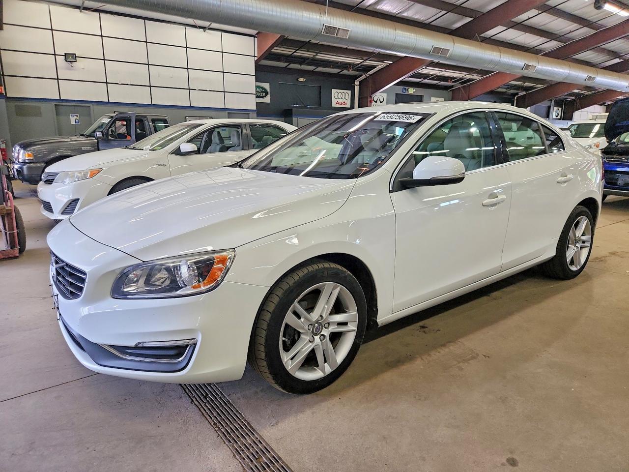 2015 VOLVO S60 Premier (non R design) — Front 3/4