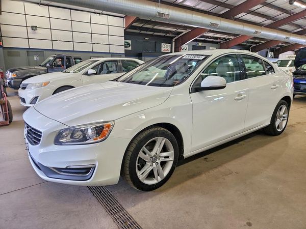 2015 VOLVO S60 Premier (non R design) — Front 3/4