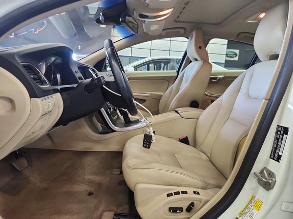 2015 VOLVO S60 Premier (non R design) — DENT