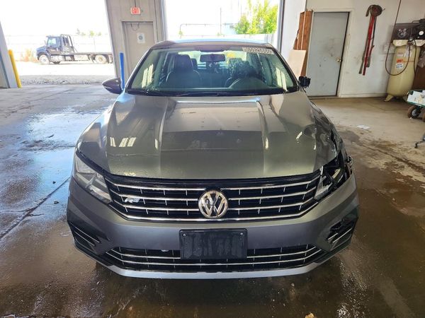 2018 VOLKSWAGEN PASSAT S, R-Line — DIRF