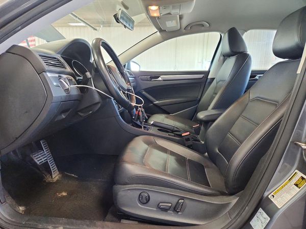 2018 VOLKSWAGEN PASSAT S, R-Line — DENT