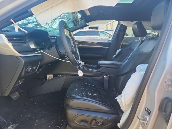 2026 JEEP CHEROKEE Base, Laredo — DENT