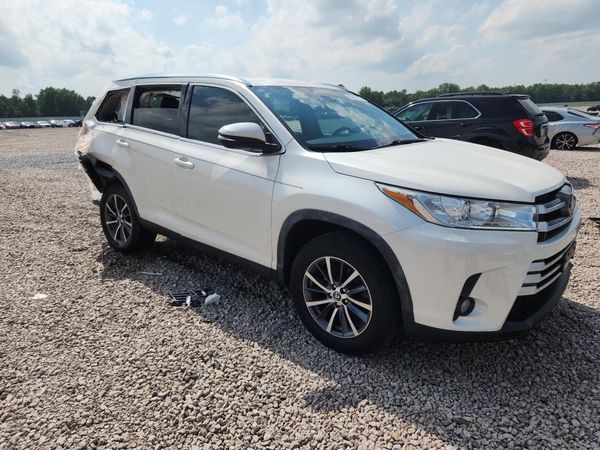 2019 TOYOTA HIGHLANDER SE/XLE — Passenger 3/4