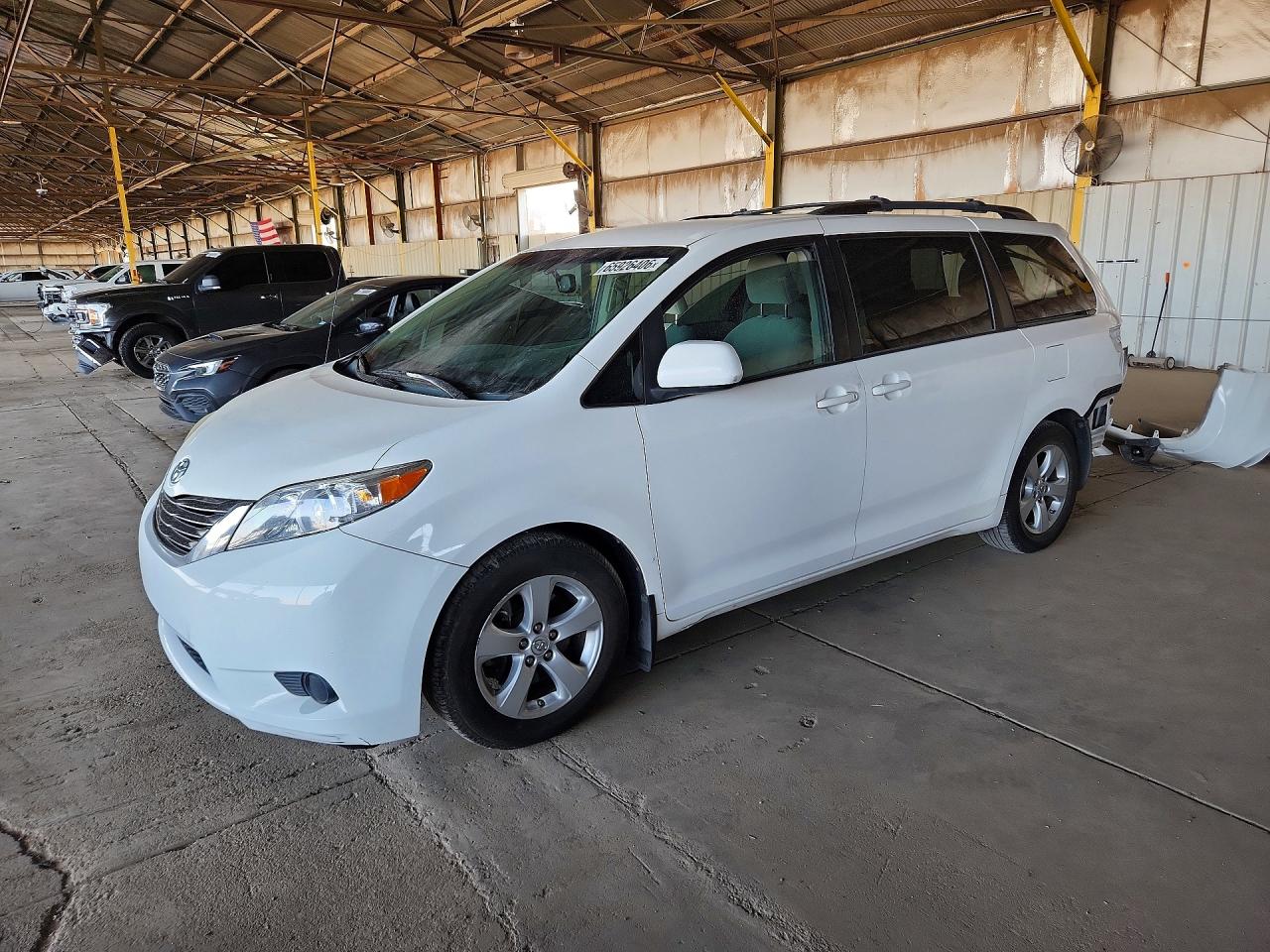 2014 TOYOTA SIENNA