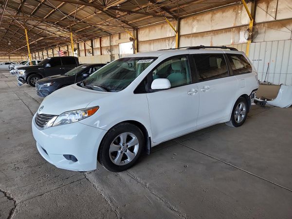 2014 TOYOTA SIENNA