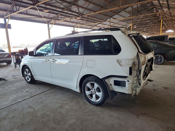 2014 TOYOTA SIENNA