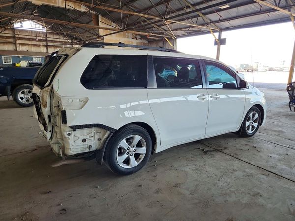 2014 TOYOTA SIENNA