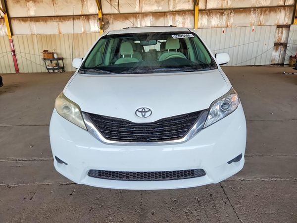 2014 TOYOTA SIENNA