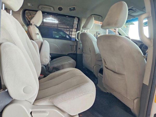 2014 TOYOTA SIENNA