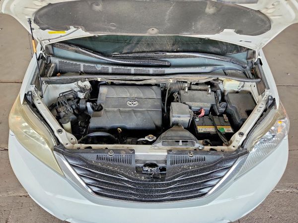 2014 TOYOTA SIENNA