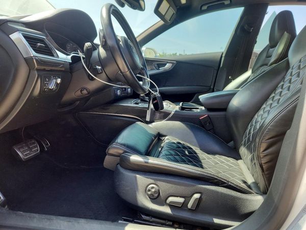 2013 AUDI S7 w/ Innovation Pkg