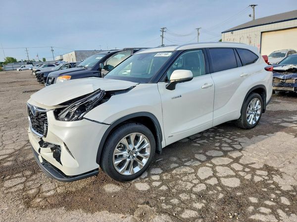 2021 TOYOTA HIGHLANDER — DSFA — Front 3/4