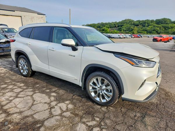 2021 TOYOTA HIGHLANDER Limited — Passenger 3/4
