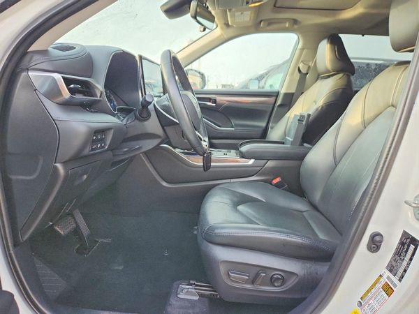 2021 TOYOTA HIGHLANDER Limited — DENT
