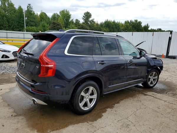 2019 VOLVO XC90 Momentum