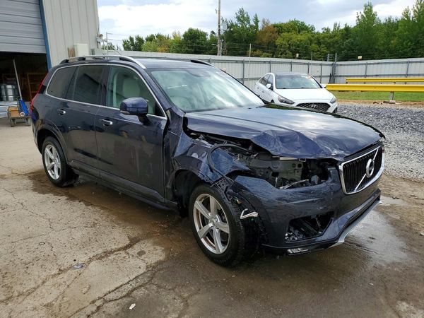 2019 VOLVO XC90 Momentum