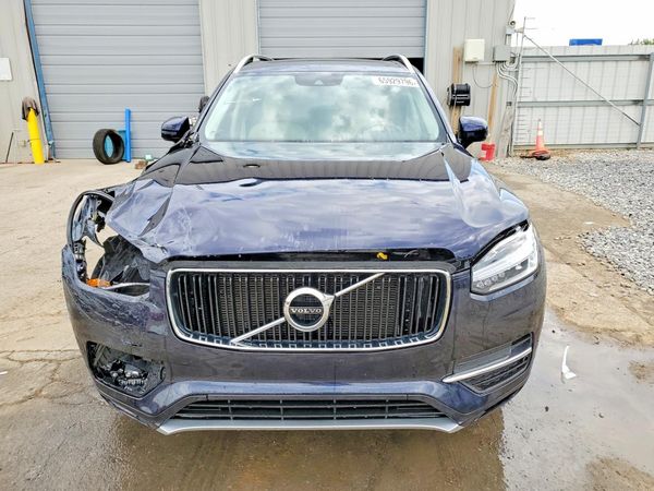 2019 VOLVO XC90 Momentum