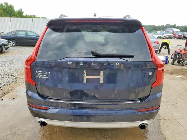 2019 VOLVO XC90 Momentum