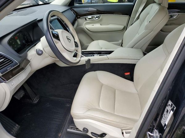 2019 VOLVO XC90 Momentum