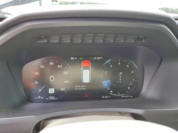 2019 VOLVO XC90 Momentum