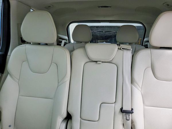 2019 VOLVO XC90 Momentum
