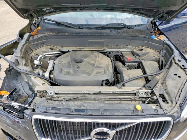 2019 VOLVO XC90 Momentum