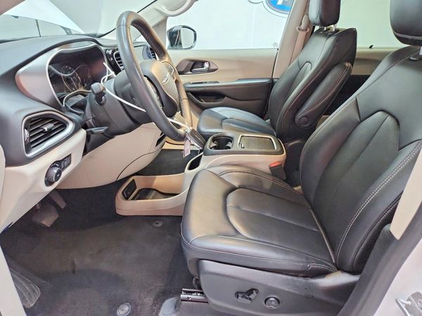 2024 CHRYSLER PACIFICA Touring L — DENT