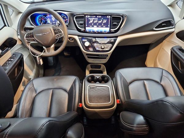 2024 CHRYSLER PACIFICA Touring L — CKPT