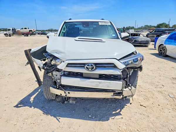 2024 TOYOTA 4RUNNER TRD Sport