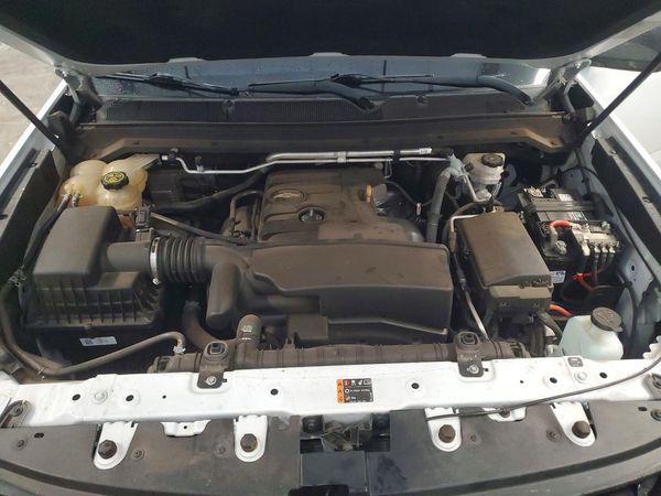 2020 CHEVROLET COLORADO LT — Engine bay