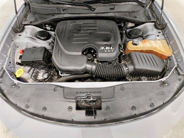 2021 DODGE CHARGER SXT — Engine bay