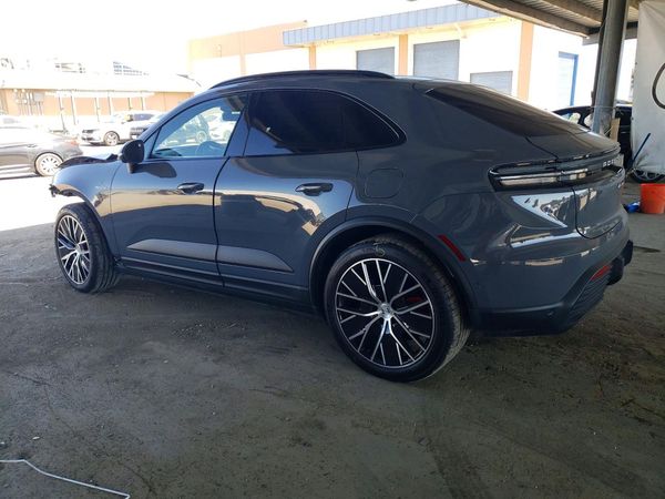 2025 PORSCHE MACAN