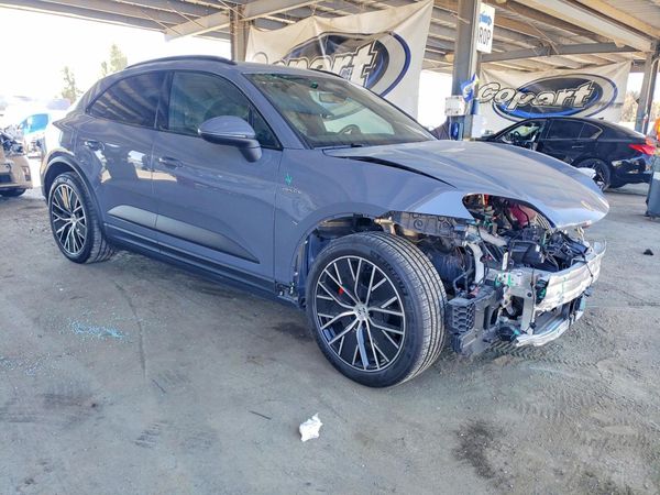 2025 PORSCHE MACAN