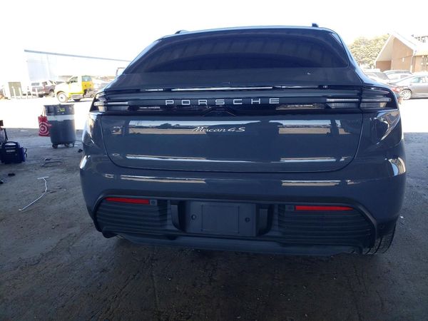 2025 PORSCHE MACAN