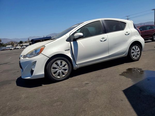 2015 TOYOTA PRIUS C ON