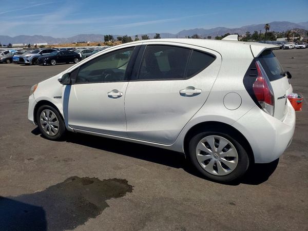 2015 TOYOTA PRIUS C ON