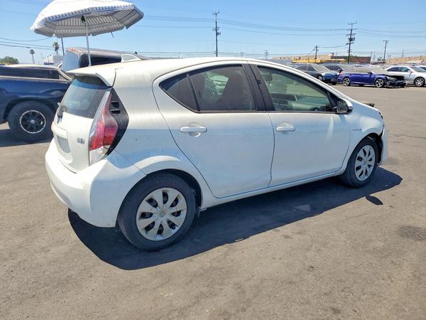 2015 TOYOTA PRIUS C ON