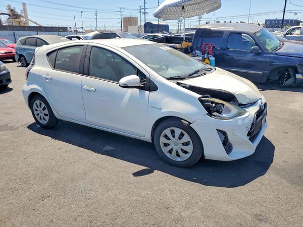 2015 TOYOTA PRIUS C ON