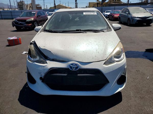 2015 TOYOTA PRIUS C ON