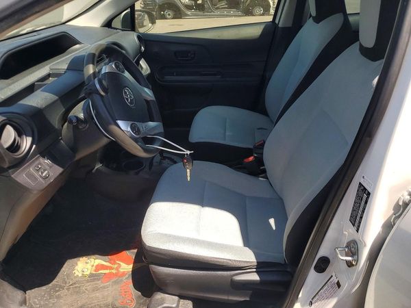 2015 TOYOTA PRIUS C ON
