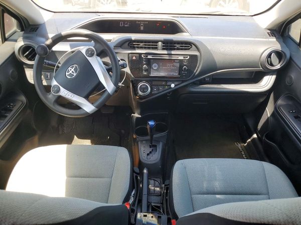 2015 TOYOTA PRIUS C ON