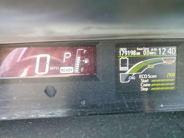 2015 TOYOTA PRIUS C ON
