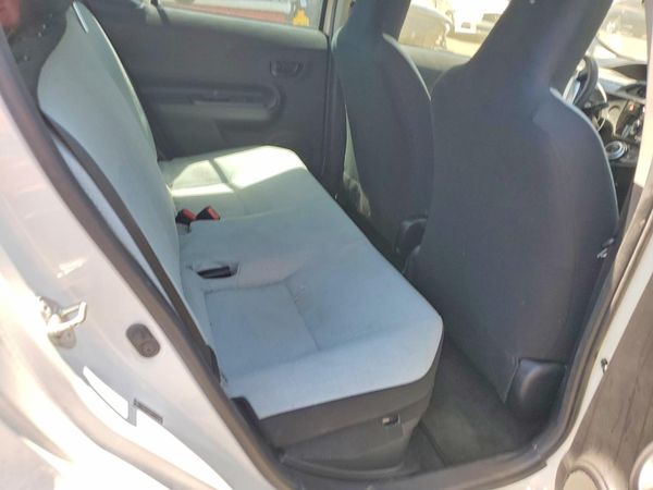 2015 TOYOTA PRIUS C ON