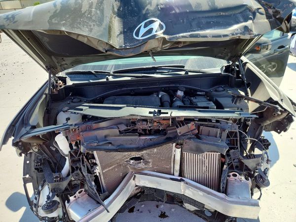 2025 HYUNDAI SANTA FE SEL — Engine bay
