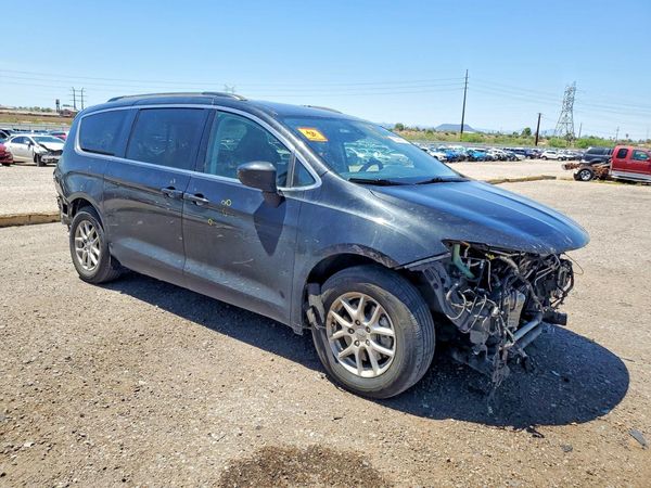2020 CHRYSLER VOYAGER